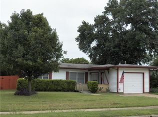 2132 Ridgeway St, Arlington, TX 76010