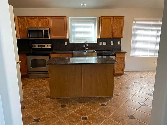 4th image of 5654 W Loma Ln