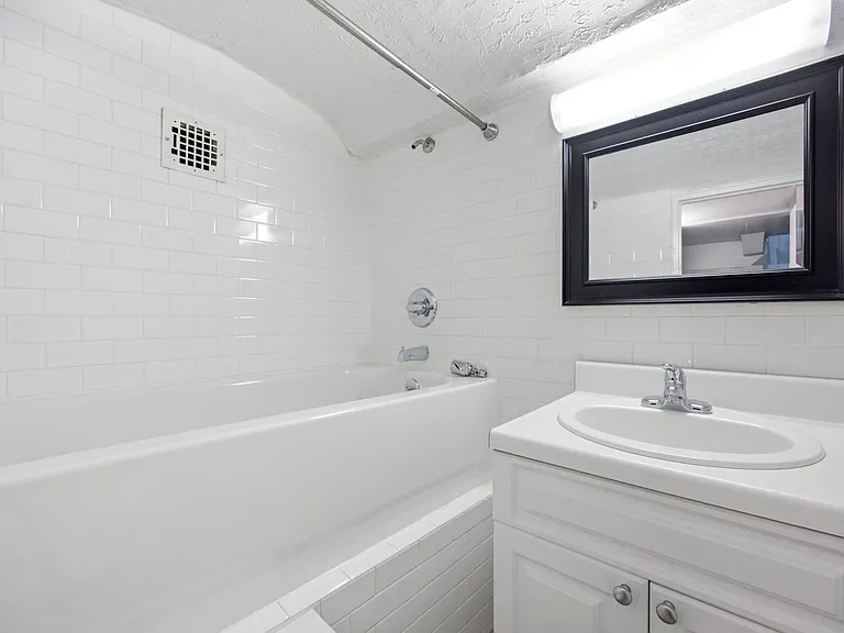 88 Fulton St #L6 — Photo 14