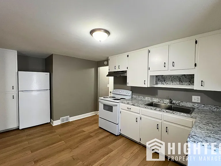 219 E McPherson Hwy — Photo 2
