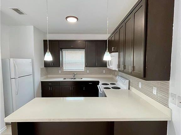 5th image of 3813 Valeria St #2
