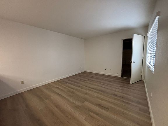 4th image of 2957 Plaza Miguel