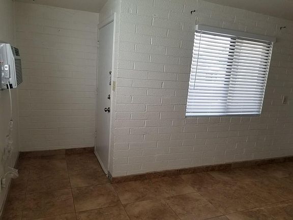 5th image of 902 S Kenwood Cir APT 1