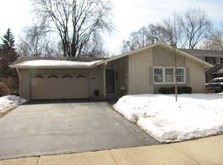 64 Swift Ln, Naperville, IL 60565