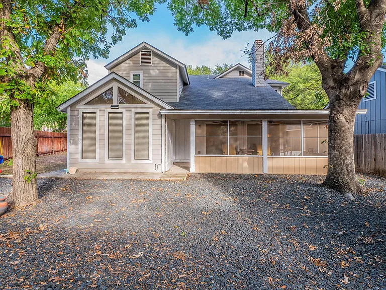 2126 River Hollow Dr — Photo 23