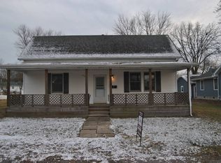 805 Cedar St, Marshall, IL 62441