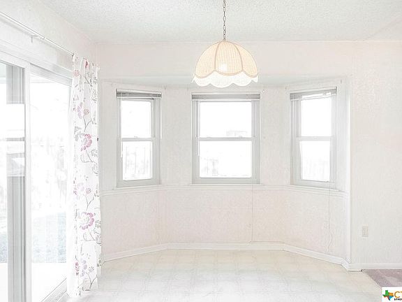 5th image of 104 Chestnut Dr