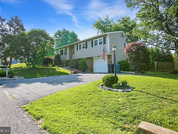 4th image of 428 Park Hills Dr