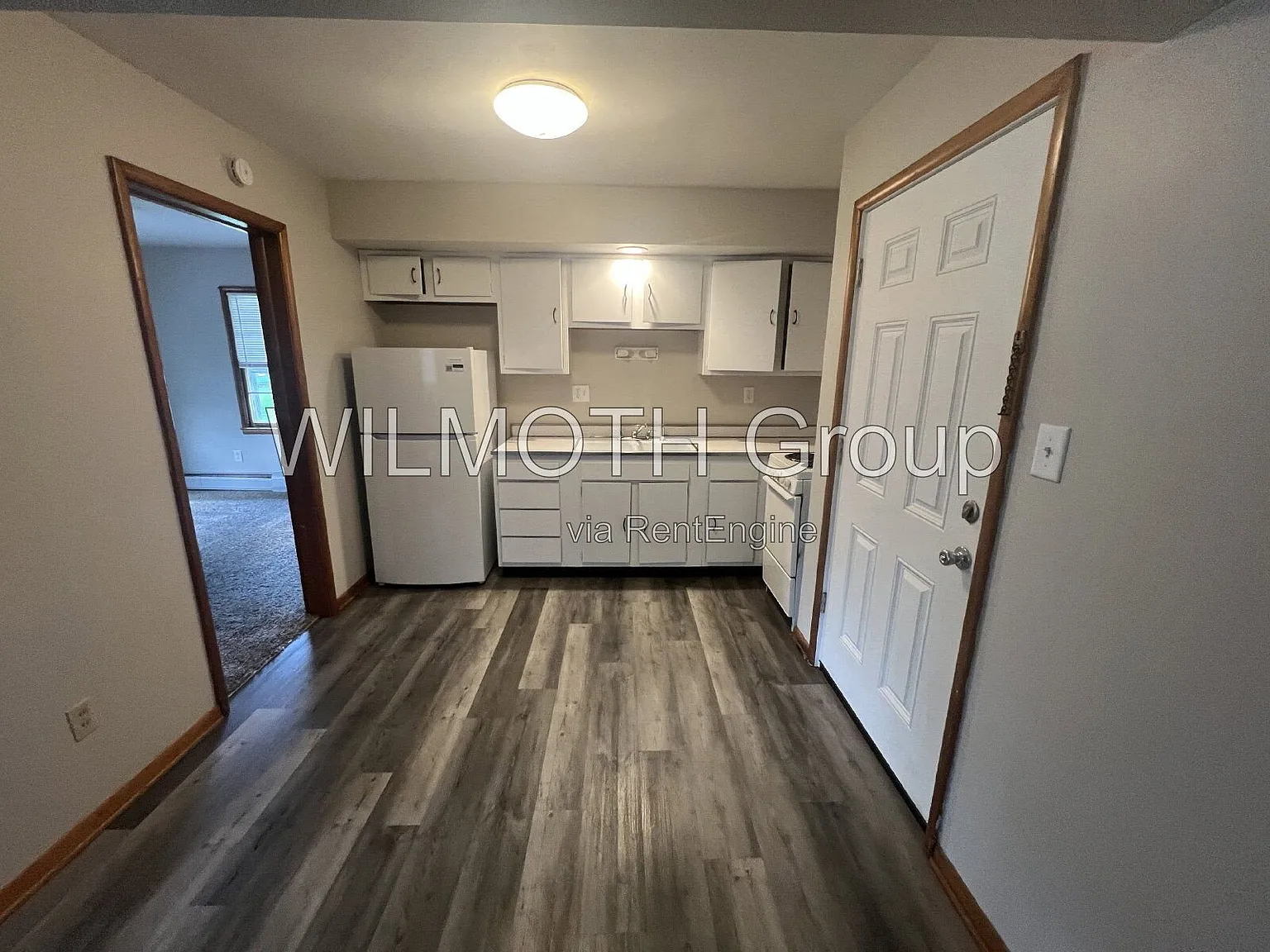 1 bed, 1.0 bath, 500 sqft, $895 — Photo 2