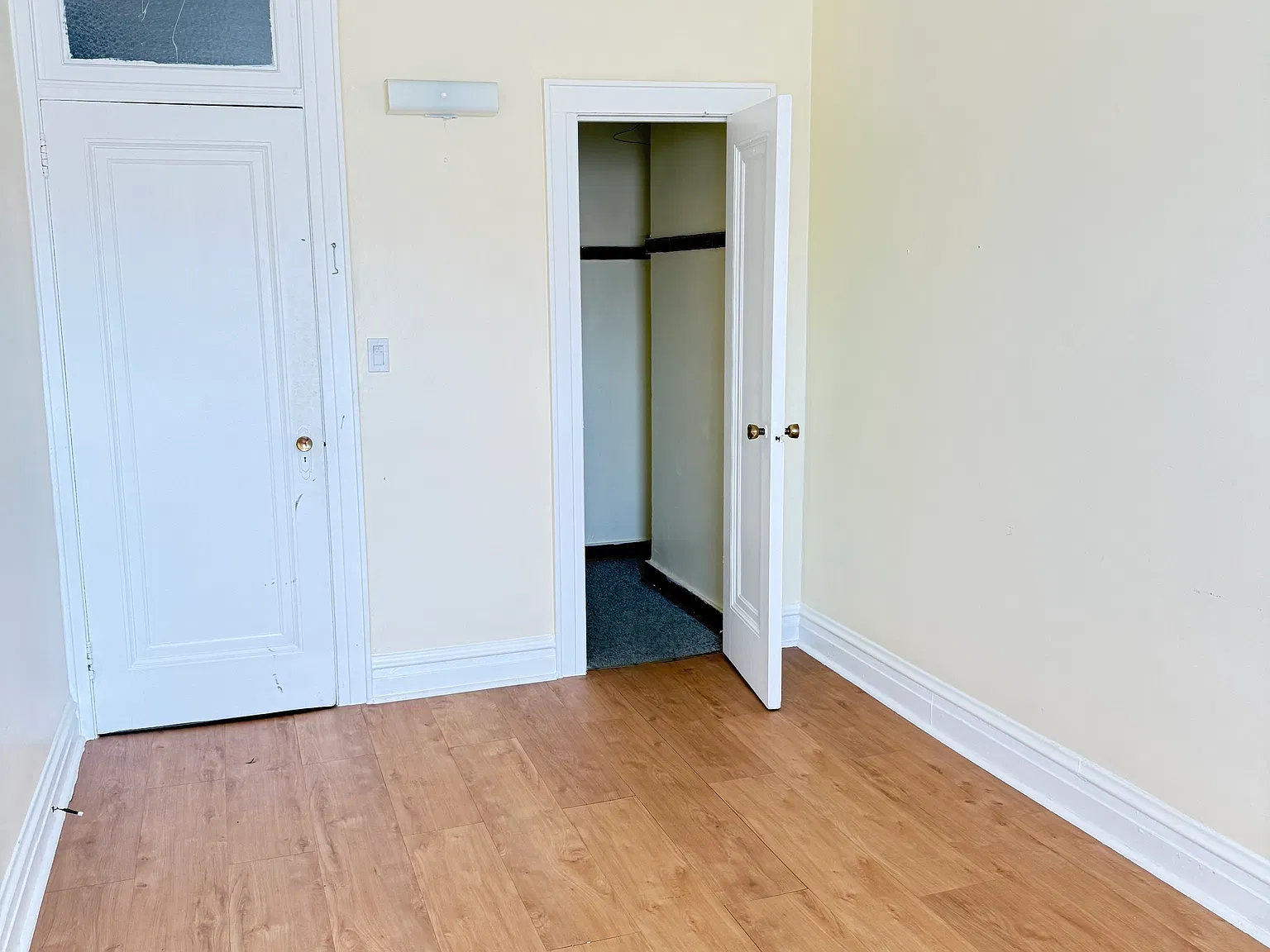 2 bed, 800 sqft, $2,400 — Photo 3