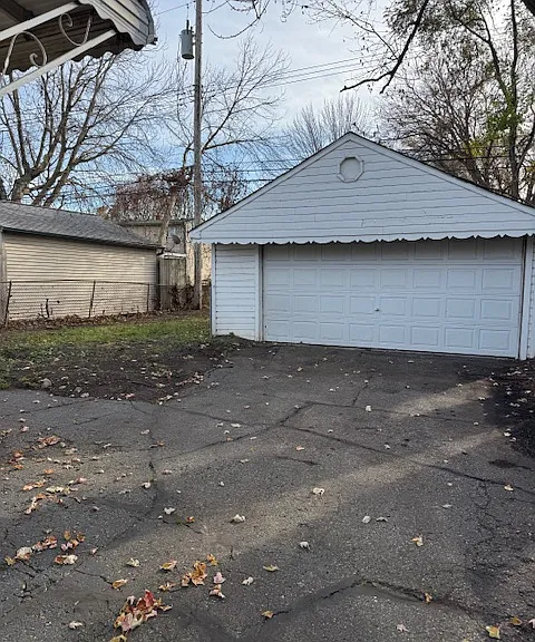 1576 E Harry Ave — Photo 4