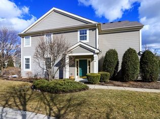 5690 Middlebury Ln, Gurnee, IL 60031