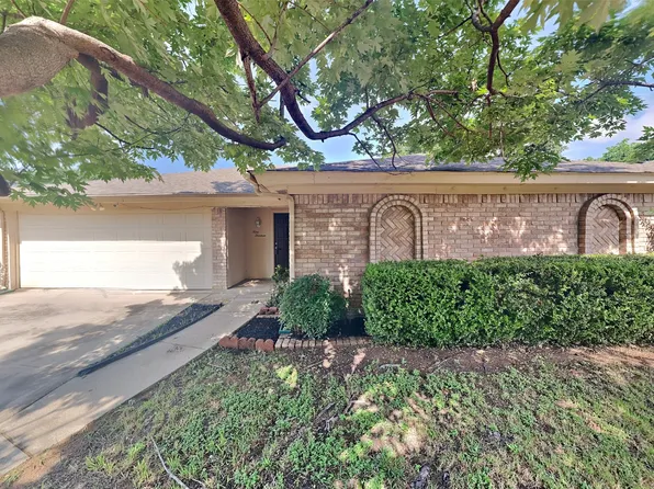 913 Columbus Ct, Bedford, TX 76022