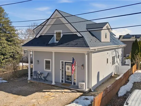 7 Hawthorne Ave, Bristol, RI 02809