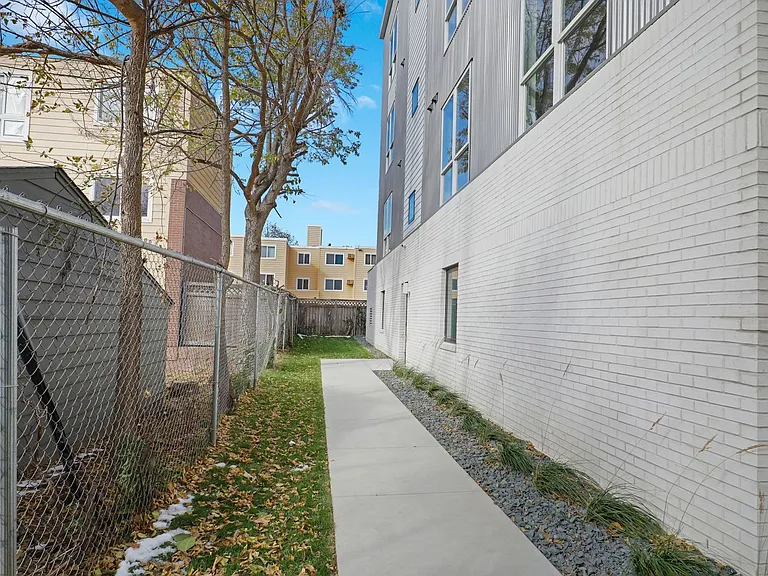 330 9th St SE — Photo 35