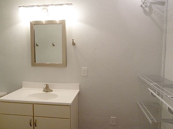 3rd image of 1188 Bellaire St APT 3