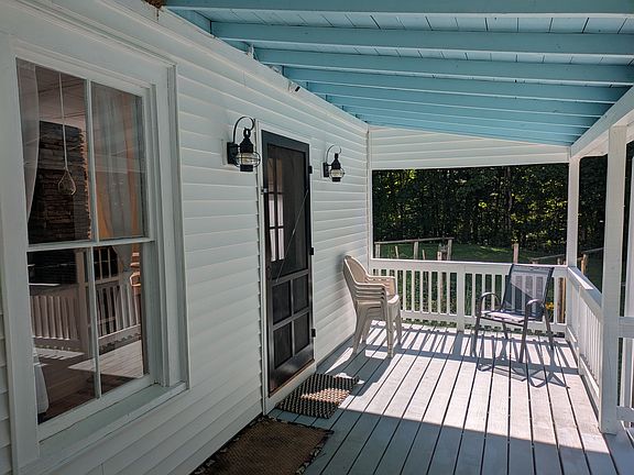 2nd image of 411 River Rd