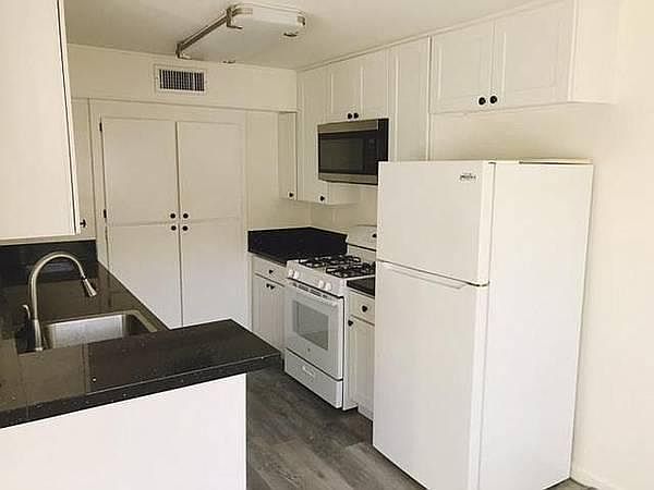 1st image of 4625 Sylmar Ave APT 205