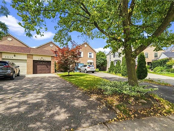 2nd image of 1221 Hedgestone Cres