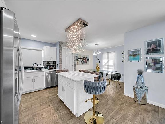 3rd image of 175 Shadowview CT