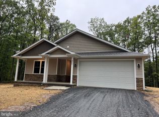 333 Twin Lakes Dr, Berkeley Springs, WV 25411