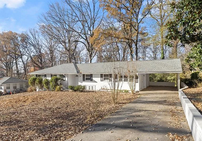 2352 Elmwood Cir SE — Photo 6