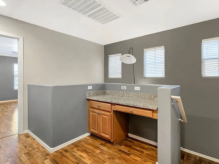 2942 N Evergreen St — Photo 13