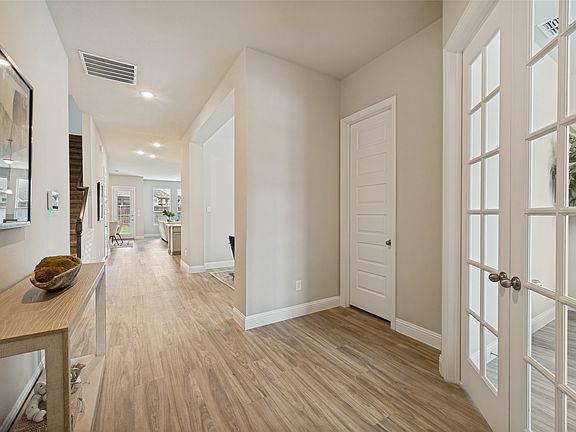 2nd image of 809 Cromwell Dr