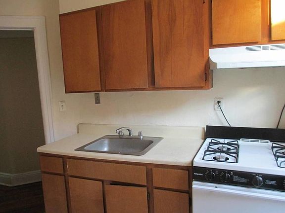 2nd image of 2804 33rd St APT 1B