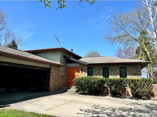 1752 Greenview Ave, Valparaiso, IN 46383