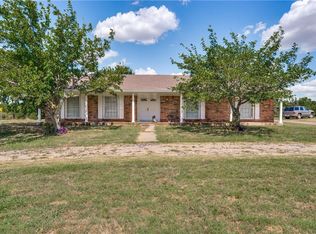 101 Woodland Dr, Burleson, TX 76028