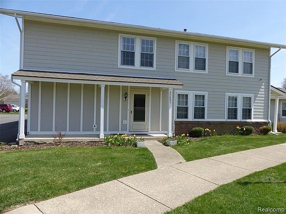 2nd image of 39886 Village Wood Cir