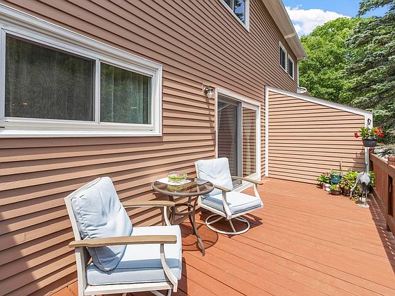 5th image of 13 Nightingale Ln #13