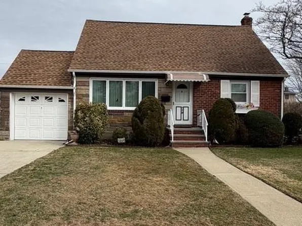 118 Carol Road, East Meadow, NY 11554