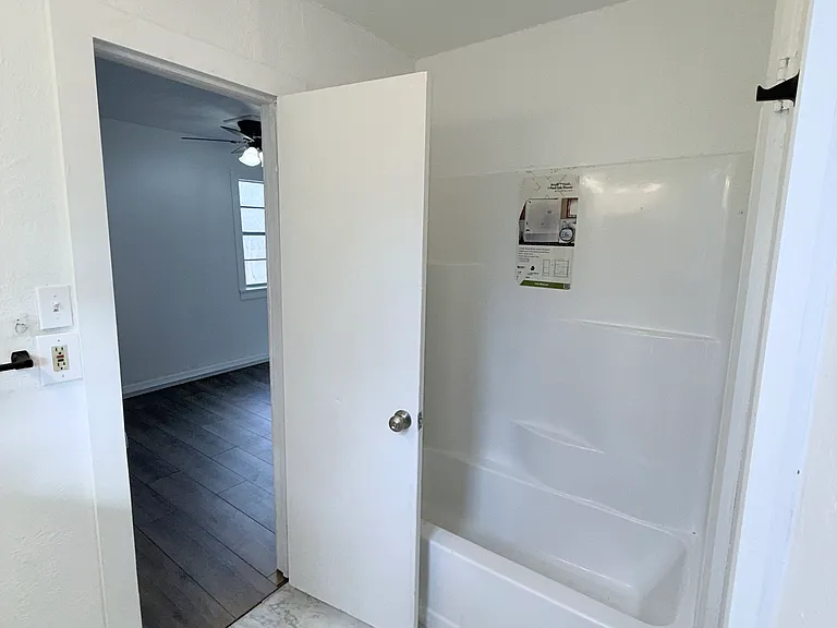 505 E Shepherd St — Photo 11