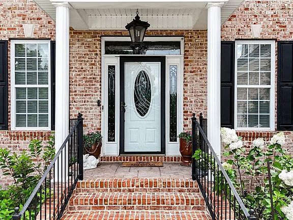 4th image of 325 Highland Pointe Dr