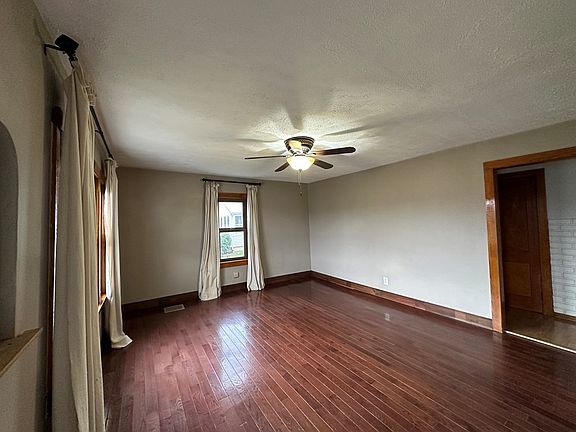 3rd image of 148 Burnett Rd