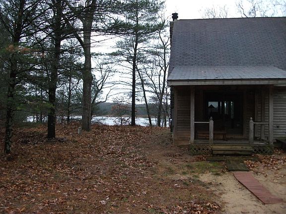 3rd image of 4713 Round Lake Dr