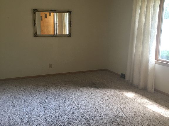 2nd image of 1695 Earl Dr