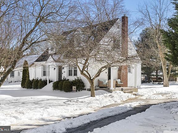 5th image of 260 Fairview Ave