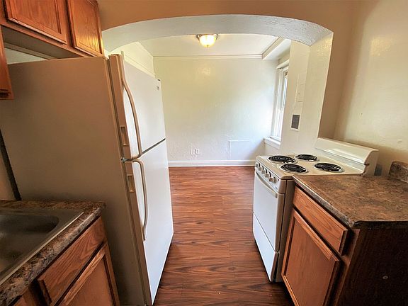 3rd image of 5622 Stanton Ave #6
