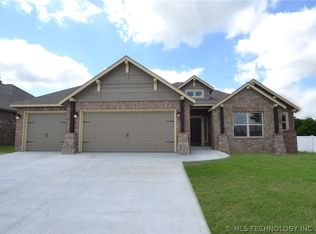 35801 Stone Creek Pl, Mannford, OK 74044