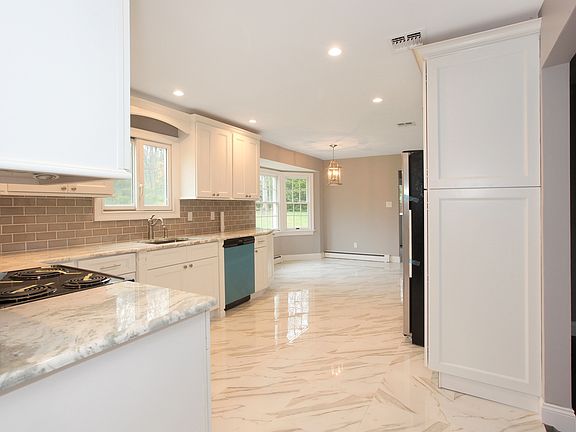 4th image of 1 Burham Ct