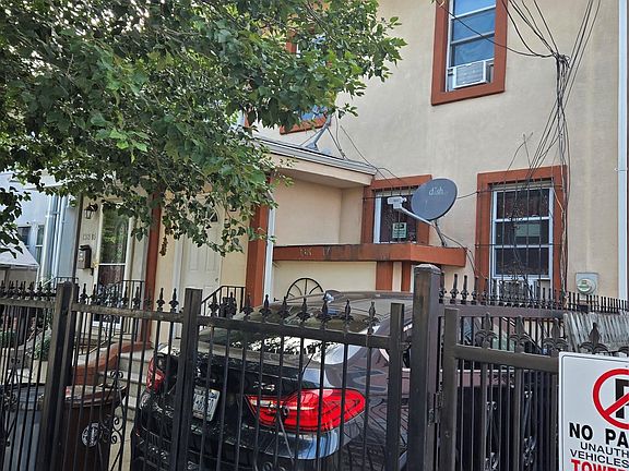 3rd image of 13817 102nd Avenue