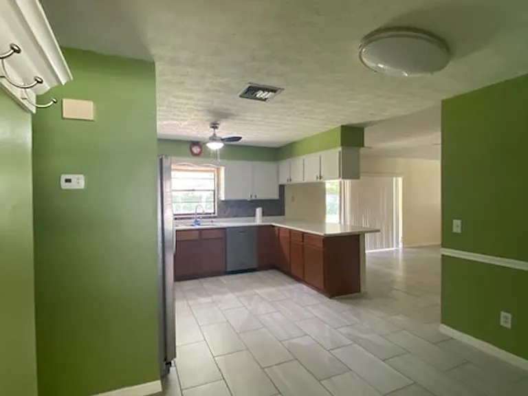 1517 Loretta Ct — Photo 4