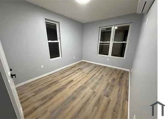 1044 Manor Ave #1 — Photo 12
