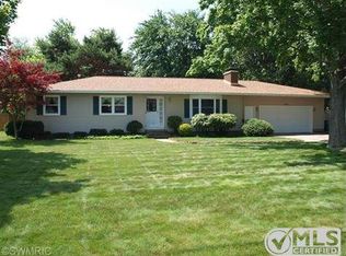 1571 Scranton Dr, Norton Shores, MI 49441