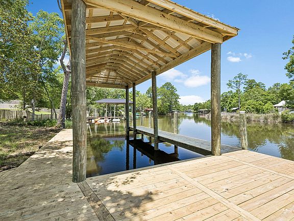 2nd image of 92 Waterside Ln