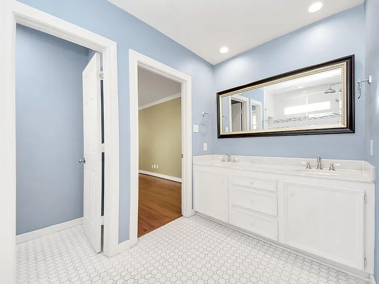 843 W 41st St — Photo 23
