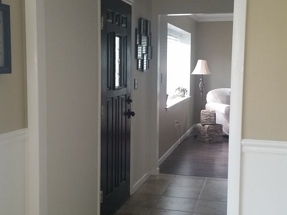 Crown, Chair Rail